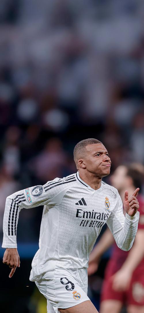 法尔克：纽卡等队曾想引进卡尔，但拜仁抢先与球员完成续约