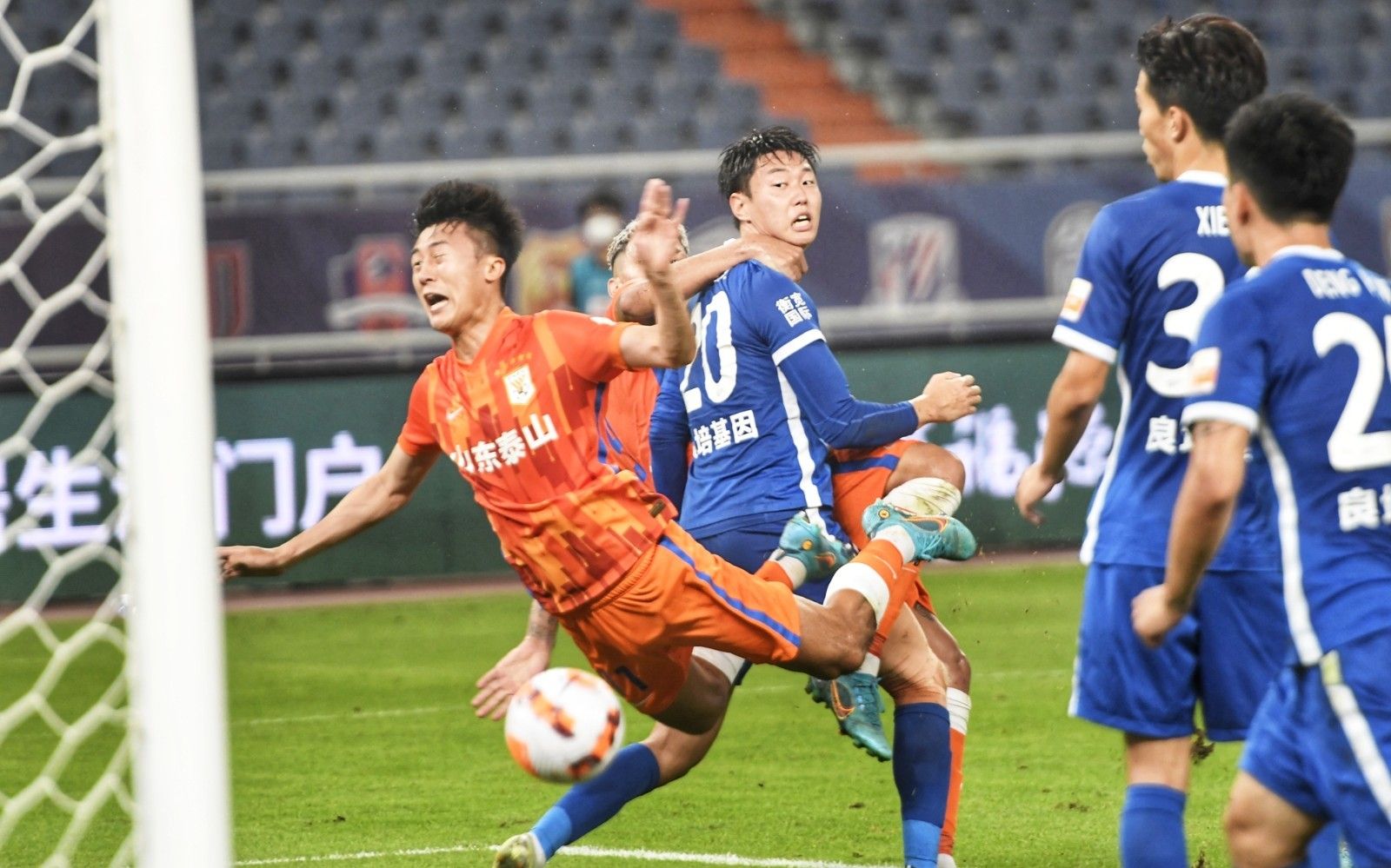 萨林杰成水货？广东三小外援太强势，杜锋缺一个“黑又硬”中锋！