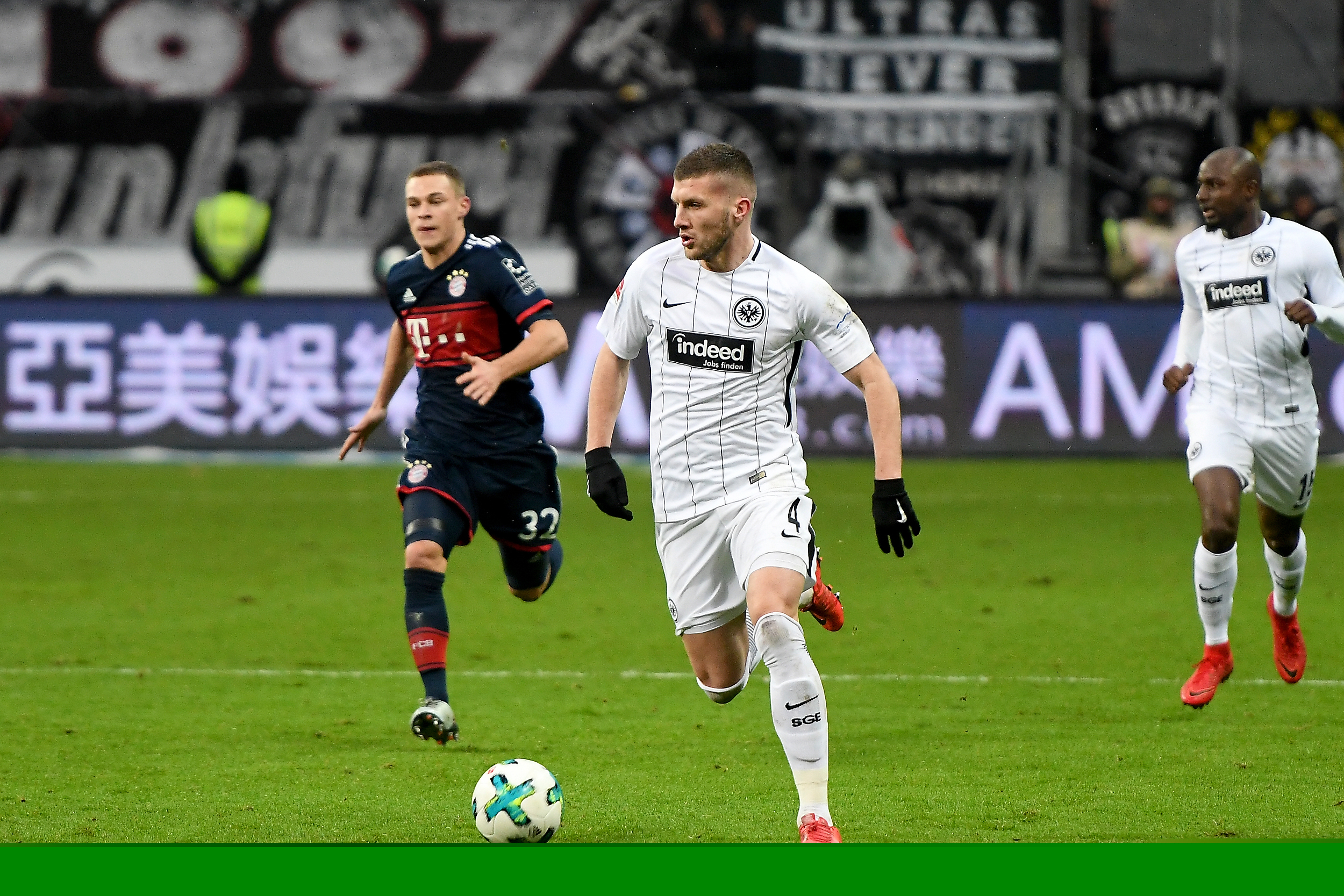 球星晒更衣室照，全队氛围太好了