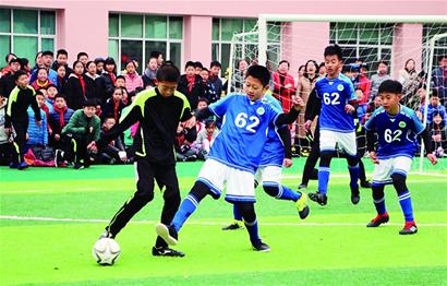 热身赛：大连英博2-1击败青岛西海岸