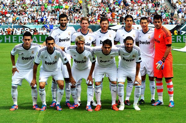 库里刷爆纪录轰38分+9记三分，格兰特8中0躺赢，开拓者双杀勇士