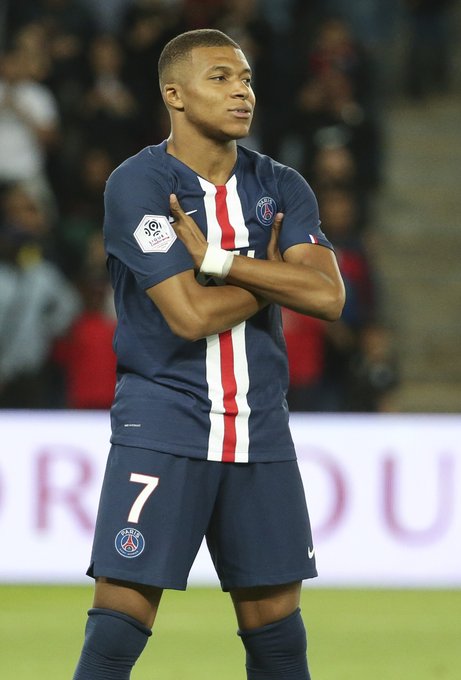 阿莱格里：我绝对没有冒犯裁判；莱奥具备成为中锋的特点