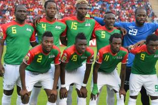 塞斯·库里：首秀就打卫冕冠军确实很艰难，我们还在摸索