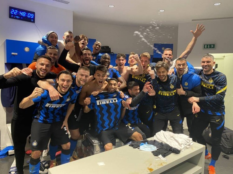 足球意甲射手榜竞争激烈，三人同进12球并列领跑